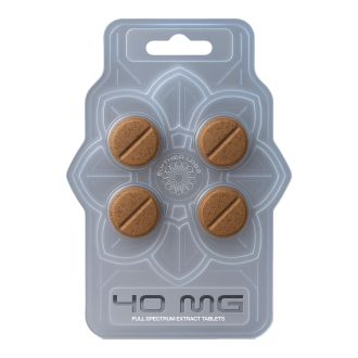 Blisztercsomag n&eacute;gy barna, 40 mg-os Elythra Labs Full Spectrum Mitragynine Kratom Extract tablett&aacute;val, vir&aacute;gmint&aacute;s műanyag csomagol&aacute;sban, m&aacute;rkalog&oacute;val &eacute;s adagol&aacute;sjel&ouml;l&eacute;ssel.